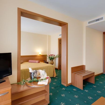 מאמאיה Hotel Palas מראה חיצוני תמונה