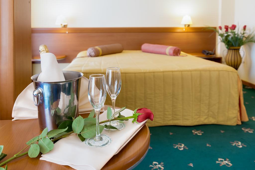 מאמאיה Hotel Palas חדר תמונה