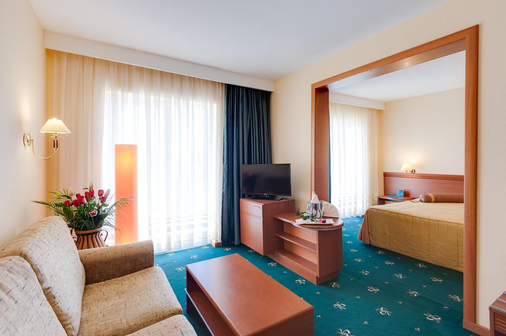 מאמאיה Hotel Palas מראה חיצוני תמונה