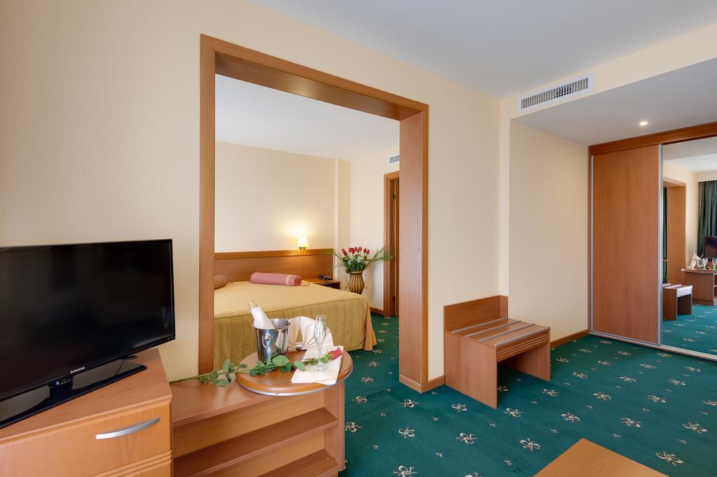 מאמאיה Hotel Palas מראה חיצוני תמונה