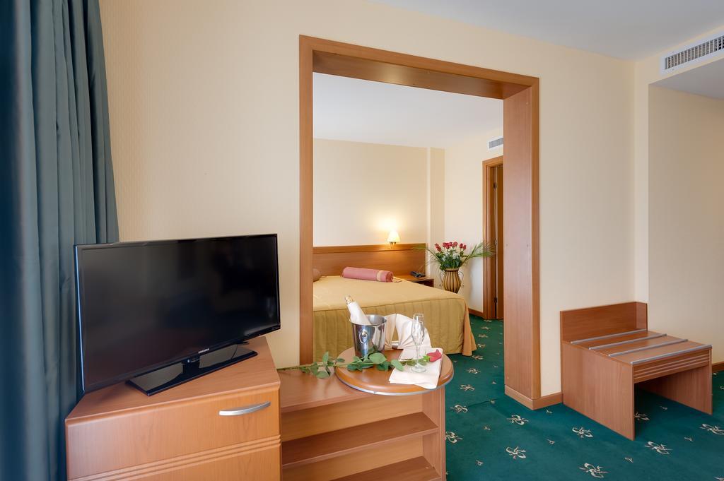 מאמאיה Hotel Palas מראה חיצוני תמונה